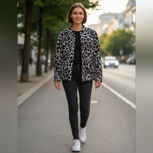 Tanjay Petites NWOT Lined Black & White Animal Print Zip Up Jacket